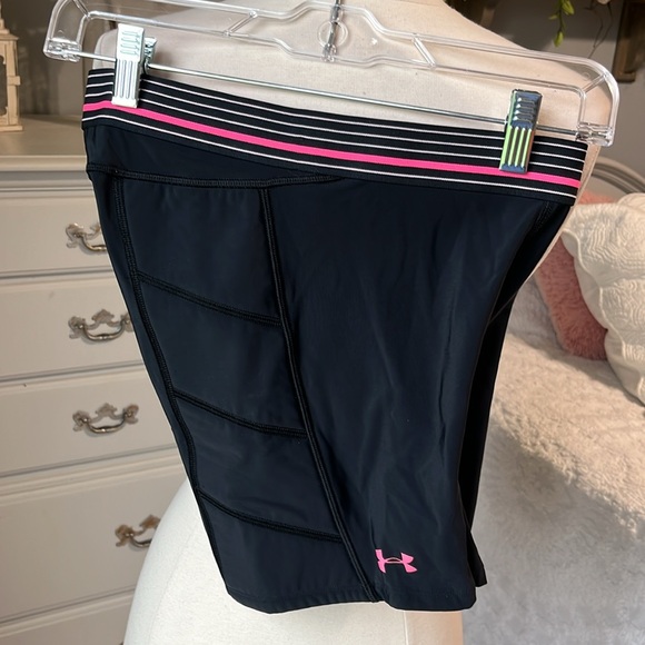 Under Armour Black Sliding Shorts Womens Small - Picture 6 of 7